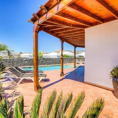 Вилла Puerto Del Carmen Sleeps 8 Pool Wifi *