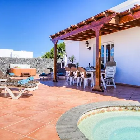 Puerto Del Carmen Sleeps 8 Pool Wifi Вилла