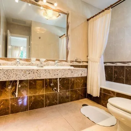 Вилла Puerto Del Carmen Sleeps 8 Pool Wifi
